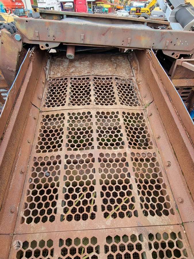 Power screen Warrior 1400, screening