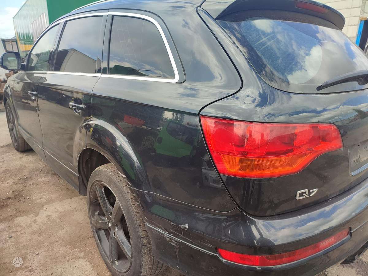 Audi Q7 for parts