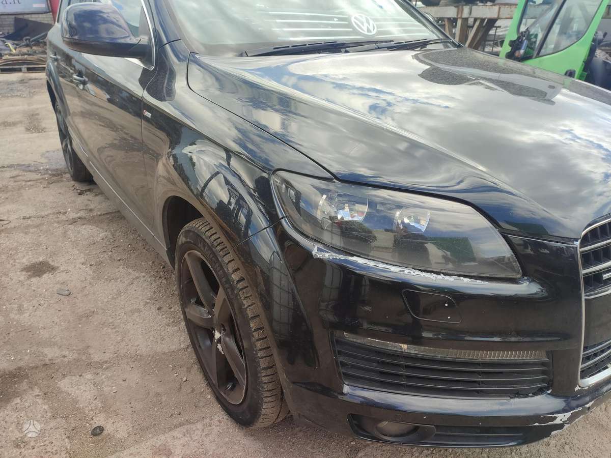 Audi Q7 for parts