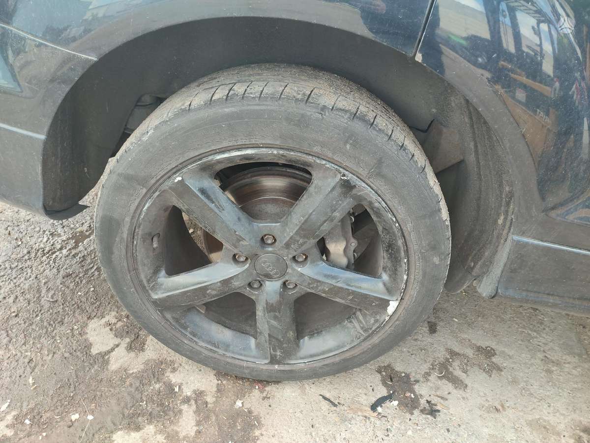 Audi Q7 dalimis