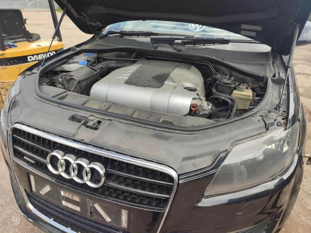 Audi Q7 for parts