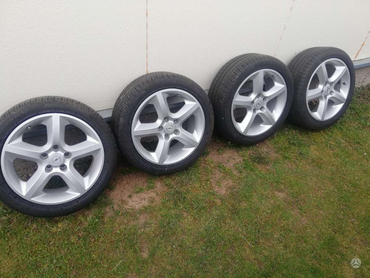 Opel Zafira Pr kapotas sparnai mėlyni ir sidabriniai žibintai pr papras