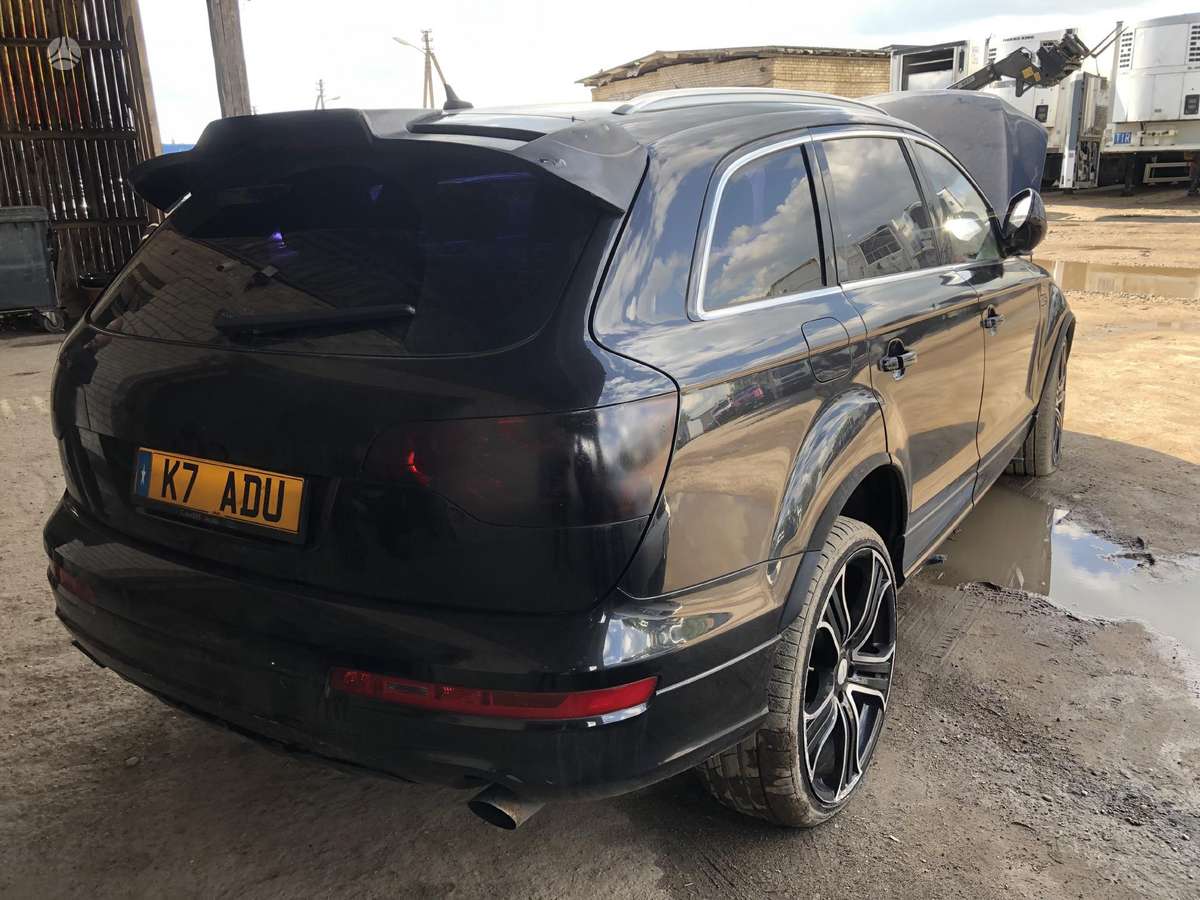 Audi Q7 for parts. S line lubos 200e