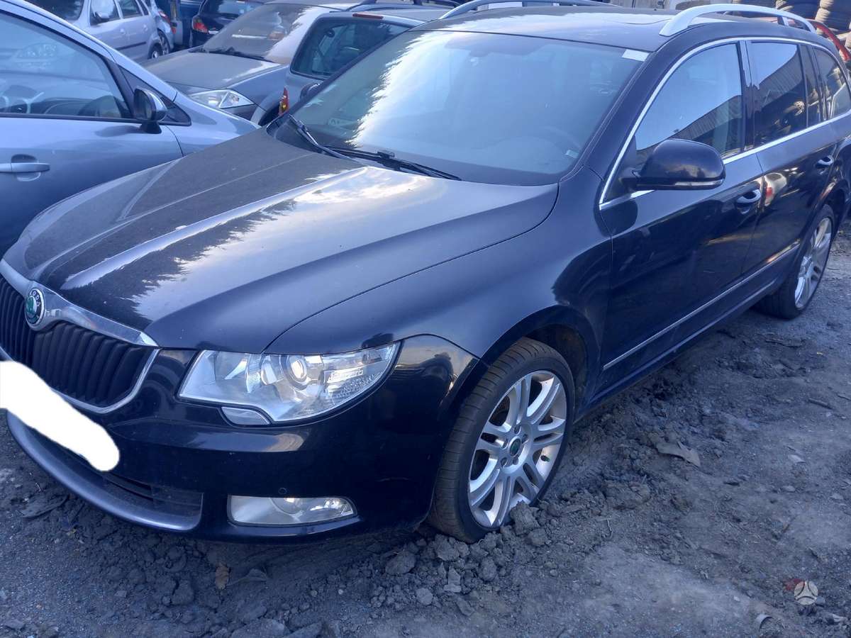 Skoda Superb dalimis
