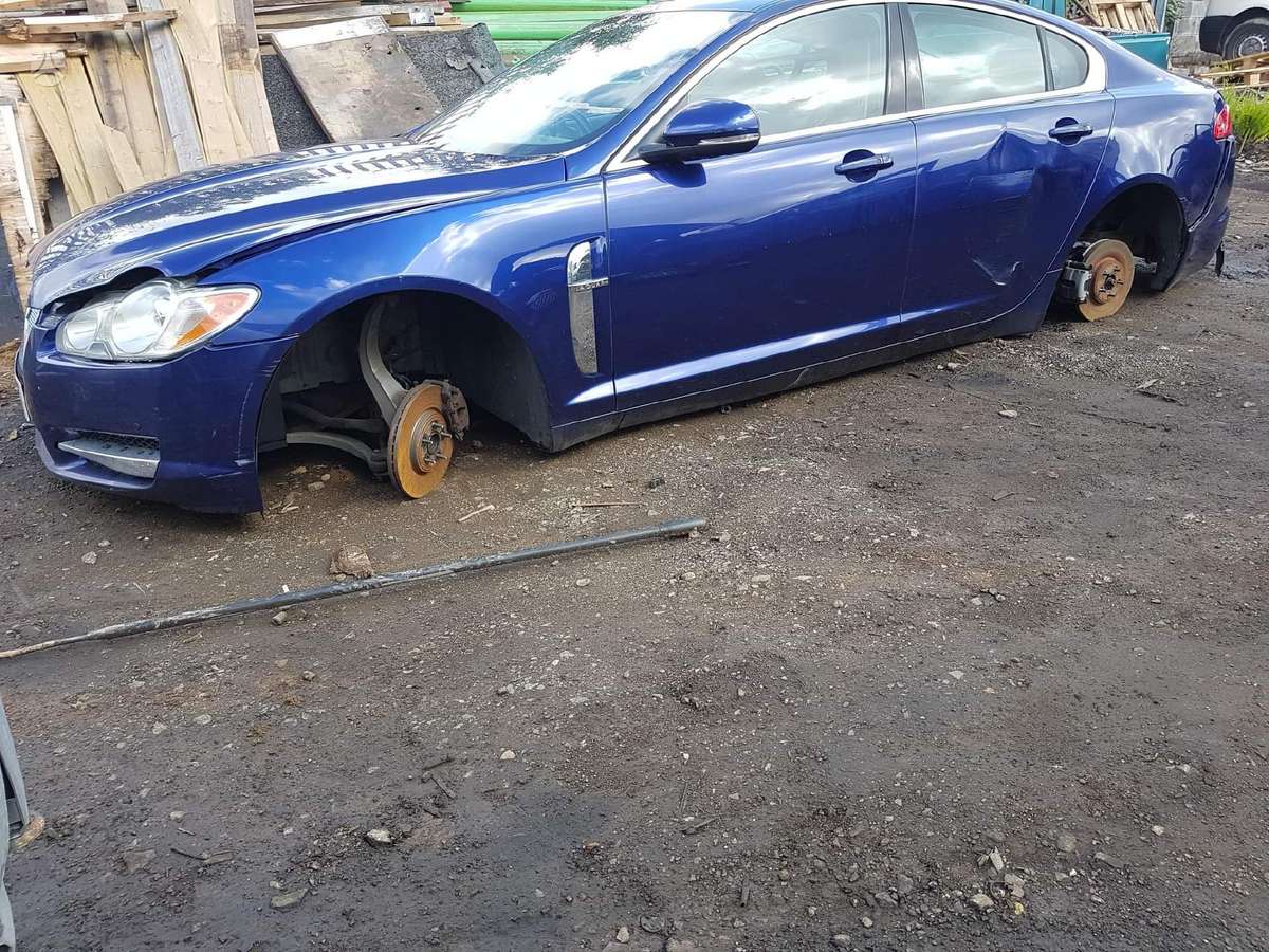 Jaguar XF по частям