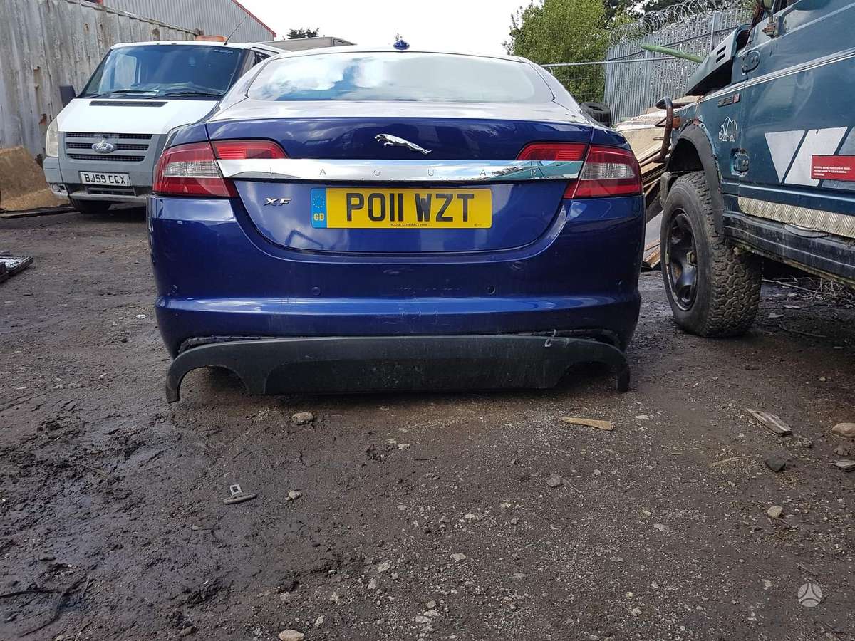 Jaguar XF dalimis