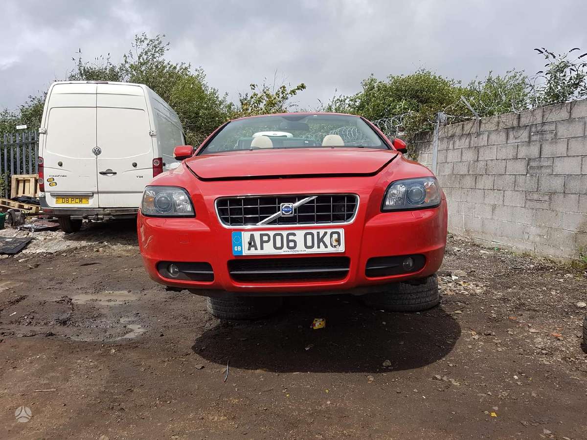 Volvo C70 dalimis