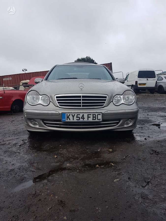 Mercedes-Benz E220 for parts