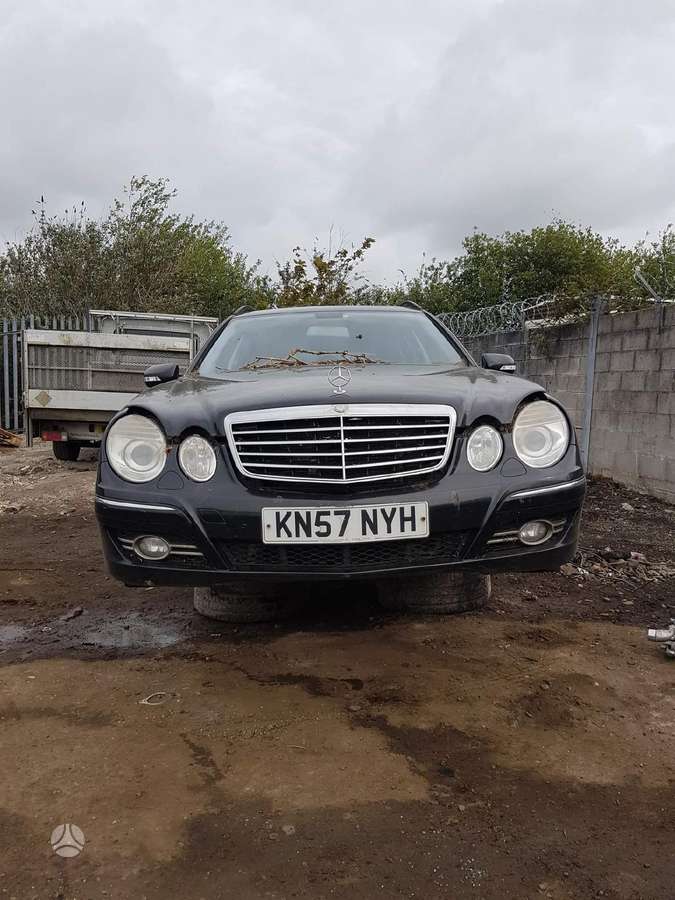 Mercedes-Benz E320 по частям