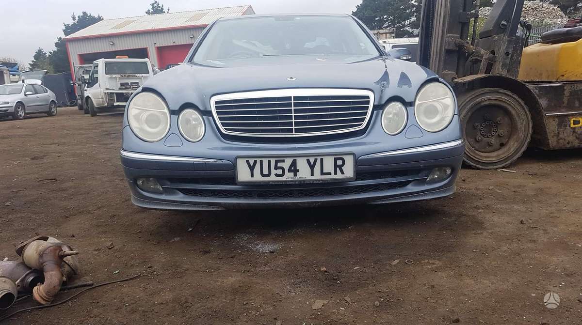 Mercedes-Benz E220 for parts