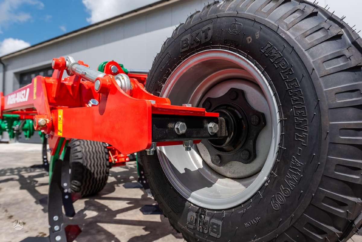 AGRO-MASZ Runner X4, скребки, скрубберы