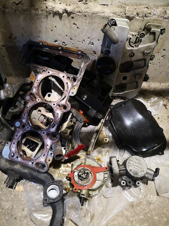 Audi A6 variklio detalės