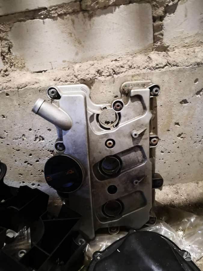 Audi A6 variklio detalės