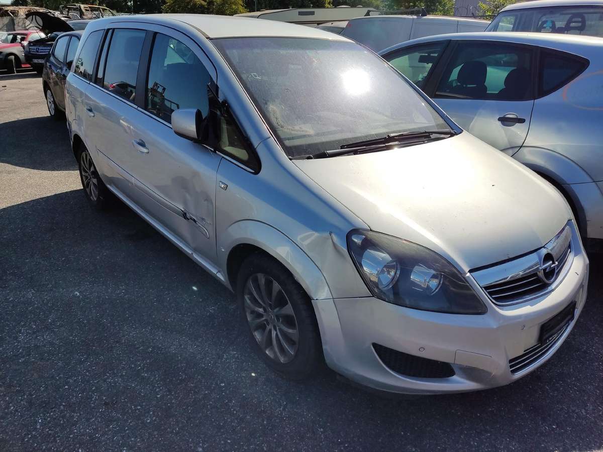 Opel Zafira 37069885048