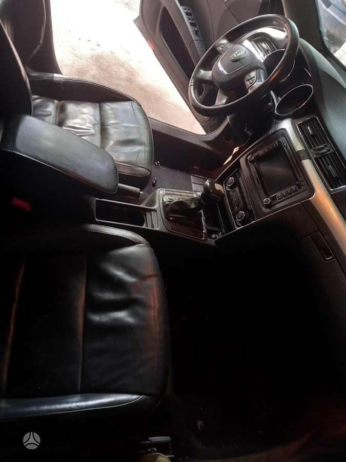 Skoda Superb dalimis