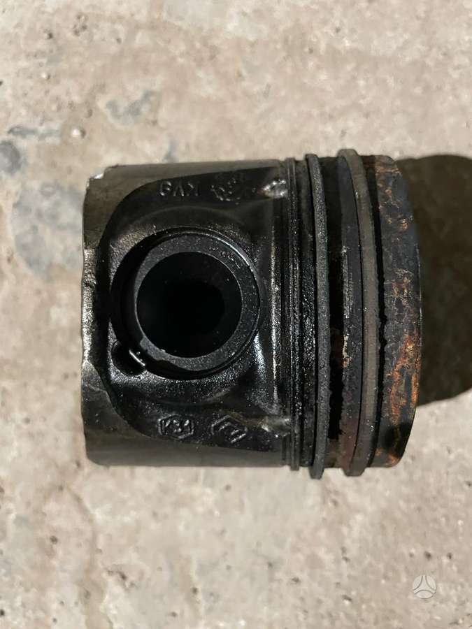 Nissan Pathfinder, V9X, pistons