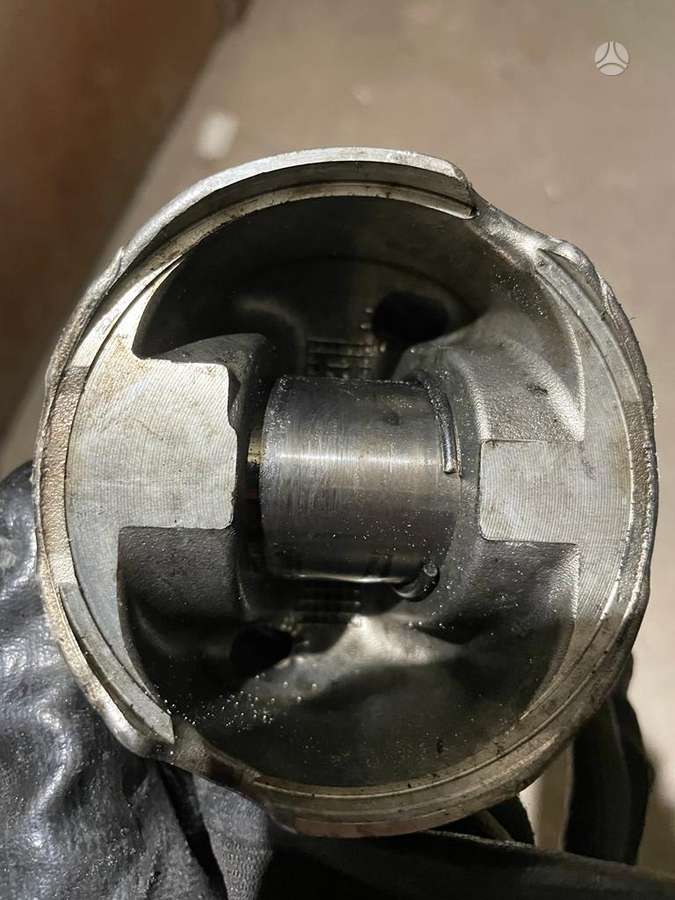 Nissan Pathfinder, V9X, pistons