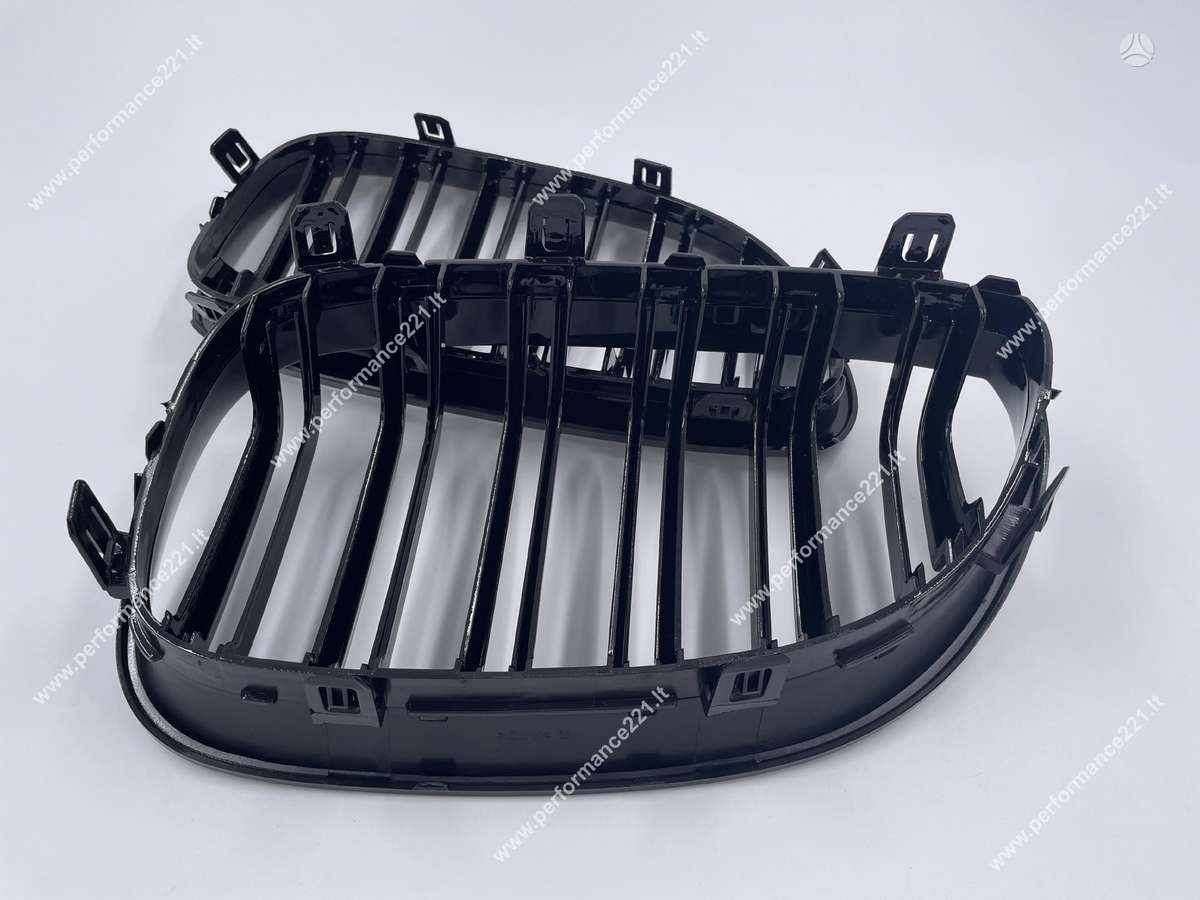 BMW E60-E61 (03-10) juodos, blizgios, dvigubos grotelės