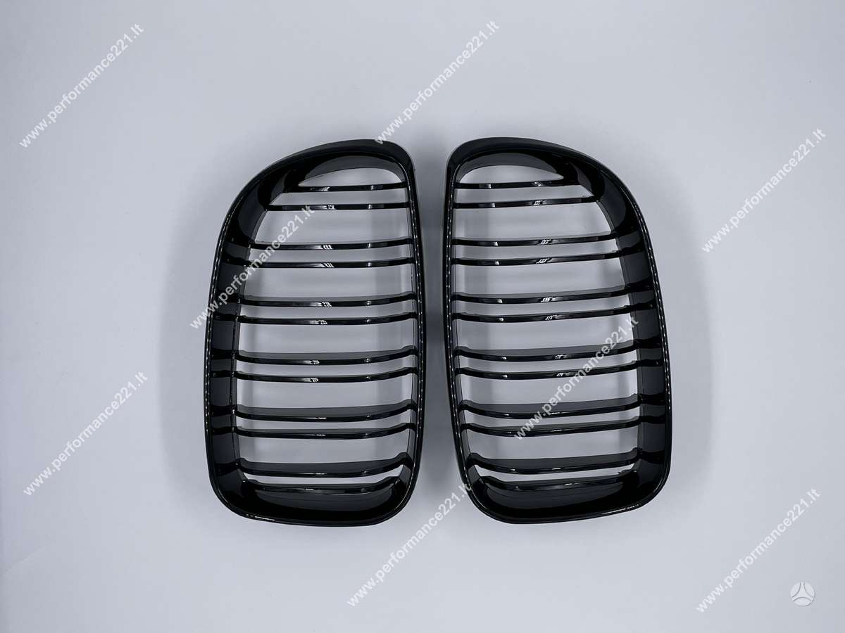 BMW E81-E82-E87-E88 (07-11) juodos, blizgios, dvigubos grotelės