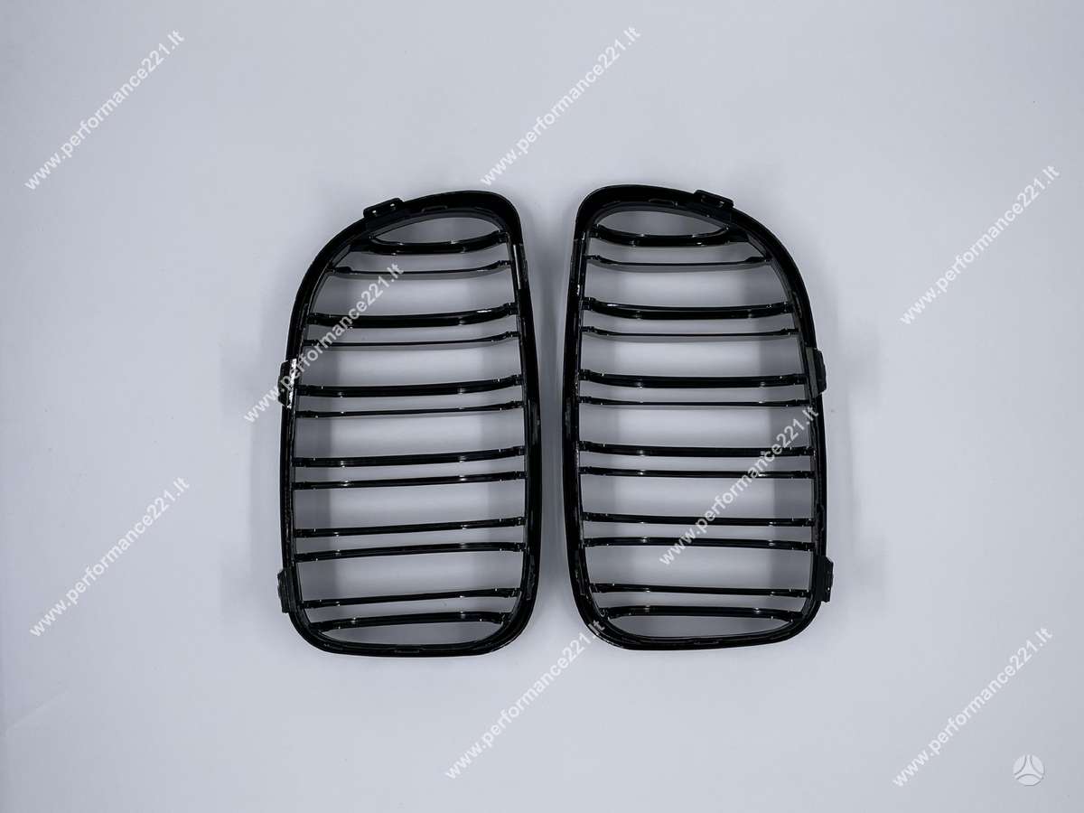 BMW E81-E82-E87-E88 (07-11) juodos, blizgios, dvigubos grotelės