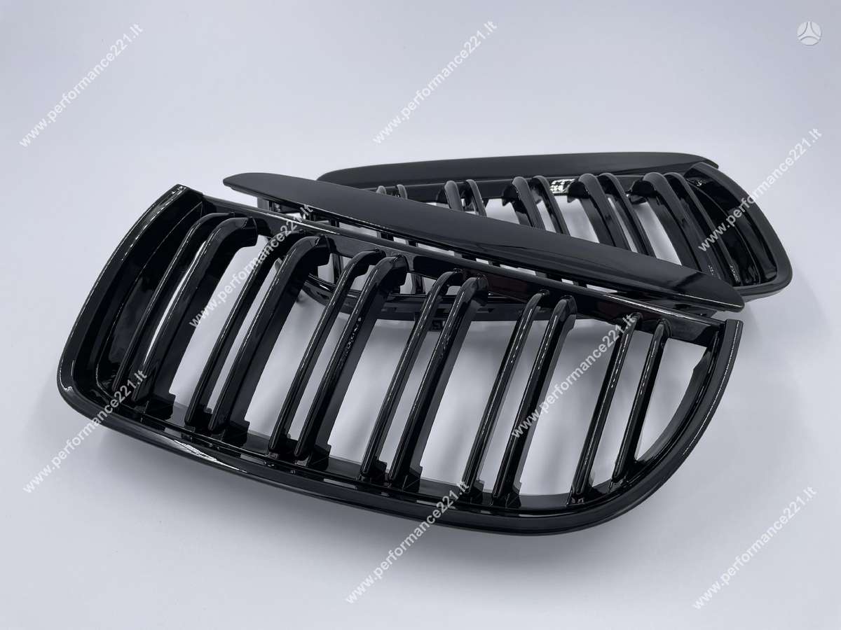BMW E90-E91 (05-08) juodos, blizgios, dvigubos grotelės