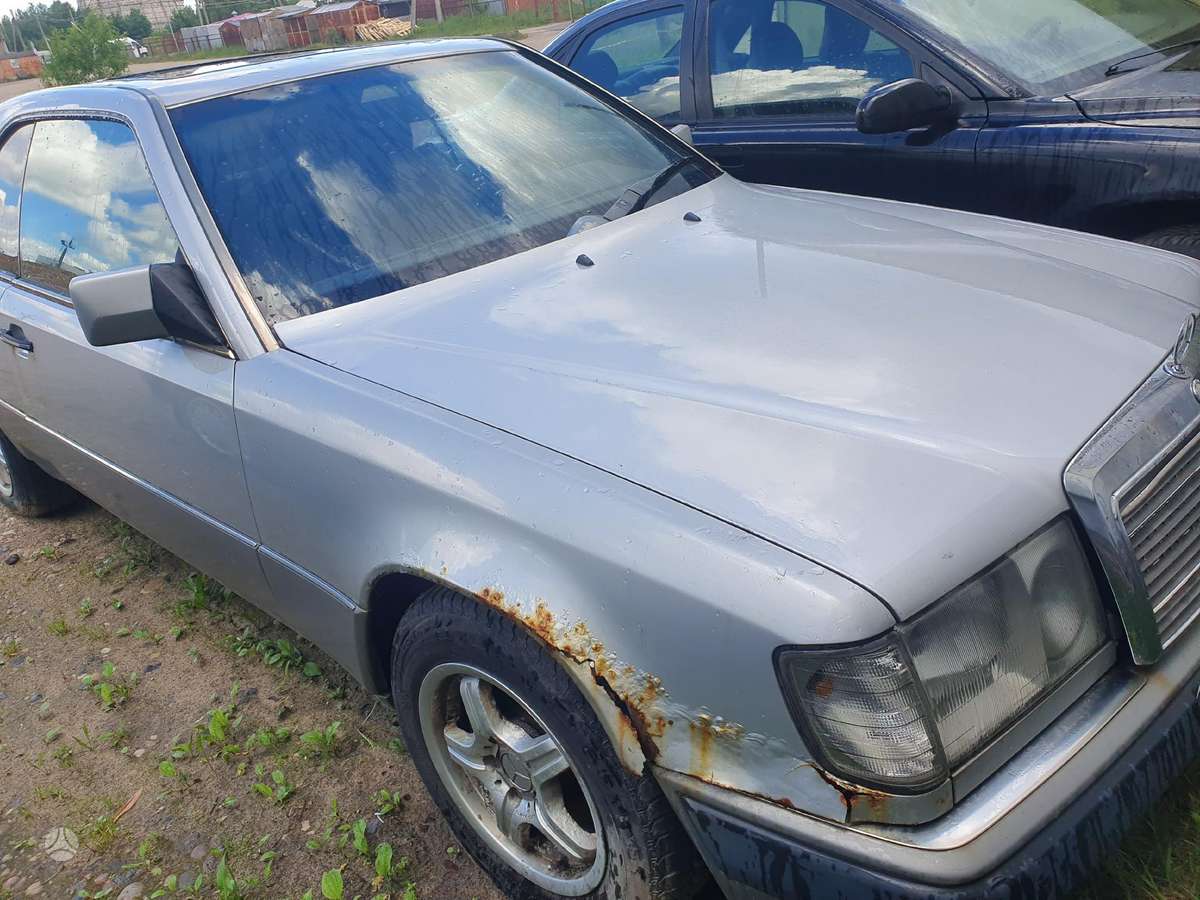 Mercedes-Benz W124