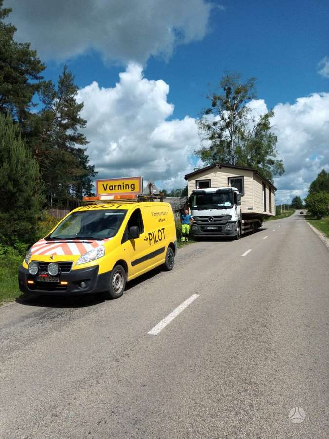 Nameliu, kemperiu, karavanu transportavimas