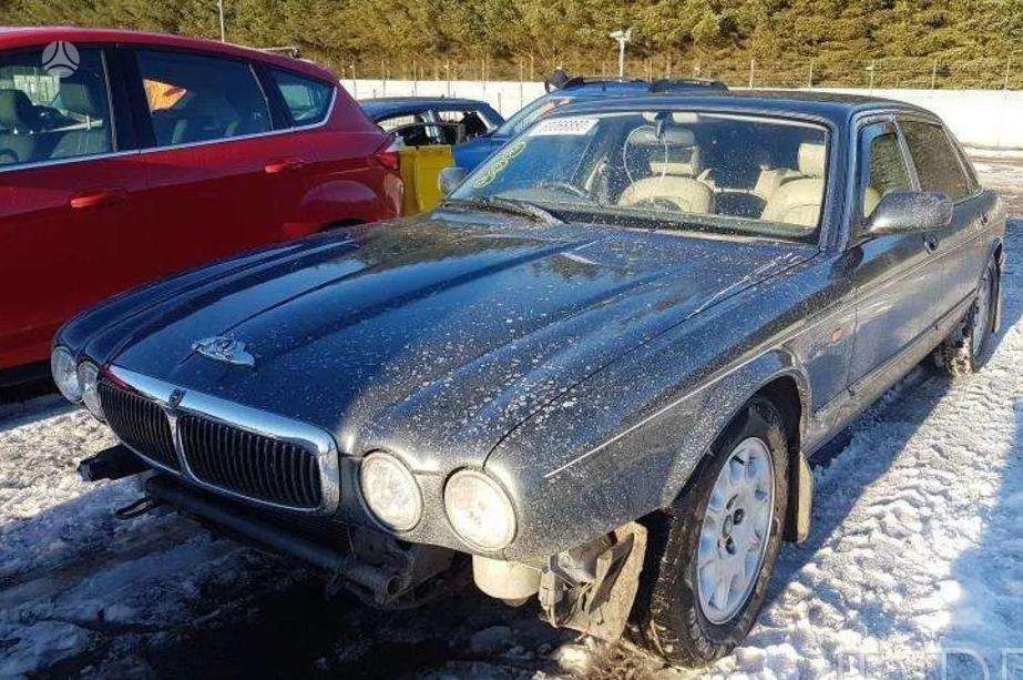 Jaguar XJ