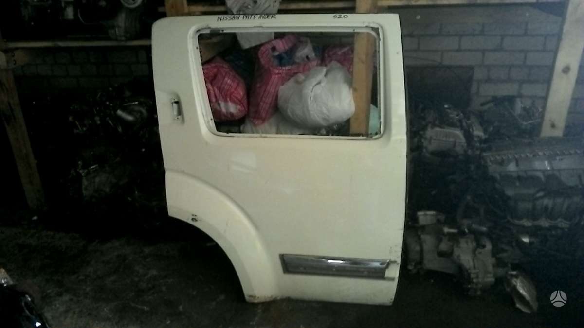 Nissan Pathfinder body parts