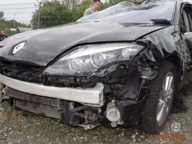 Renault Laguna по частям
