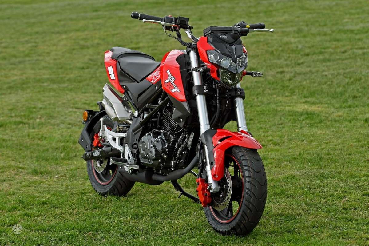 Benelli BN 125, street / classic