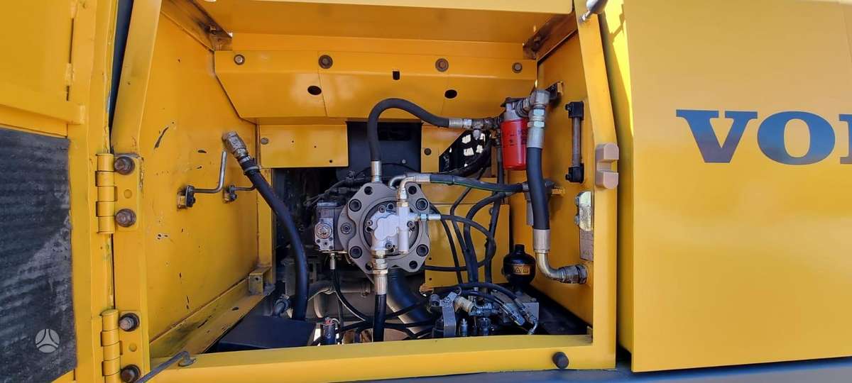 Volvo EC210B, excavator