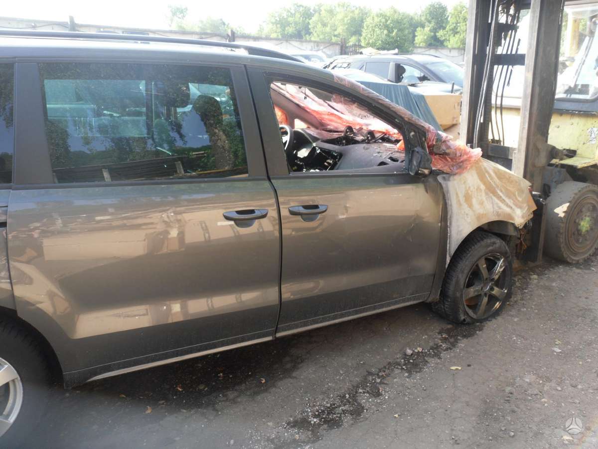 Seat Alhambra dalimis