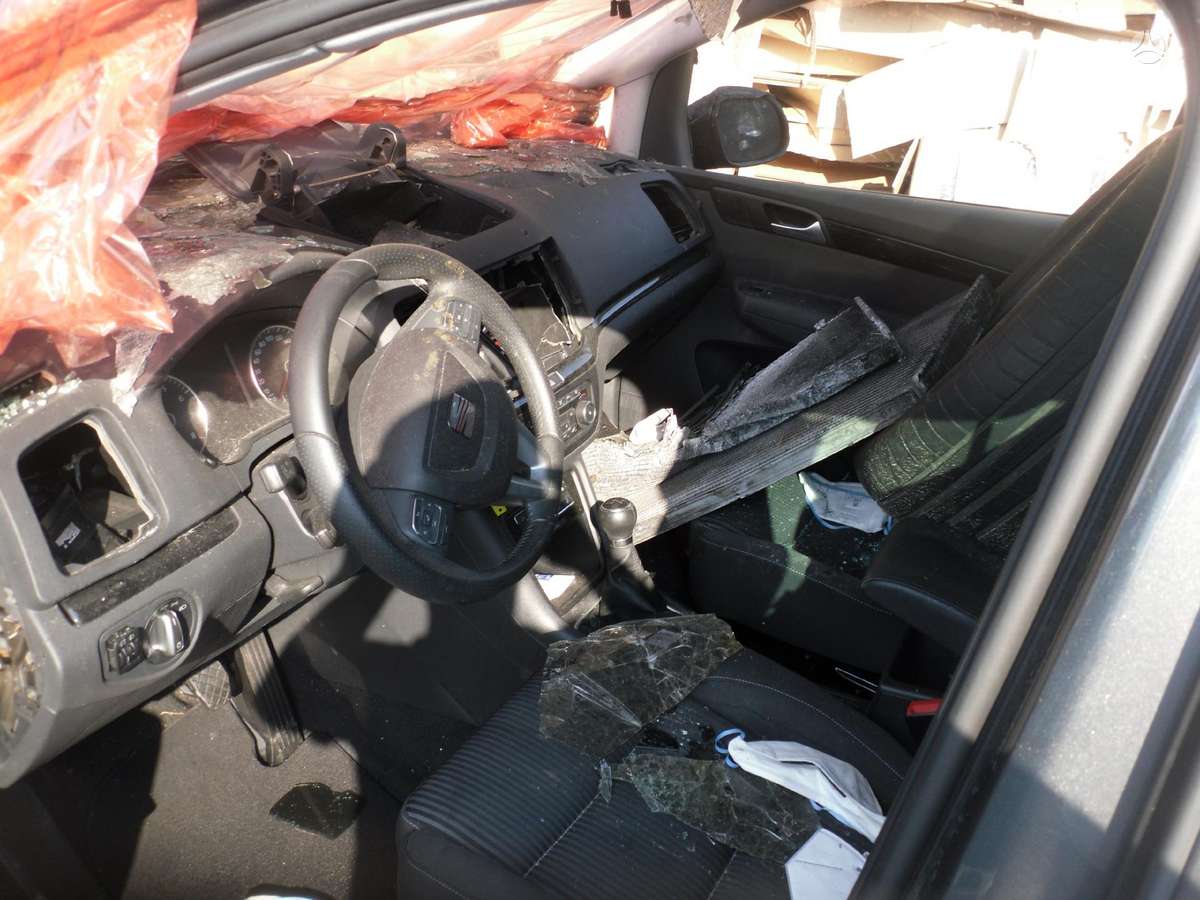 Seat Alhambra dalimis