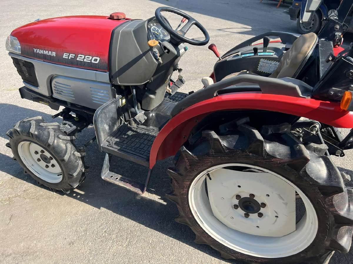 Yanmar EF 220, traktoriai