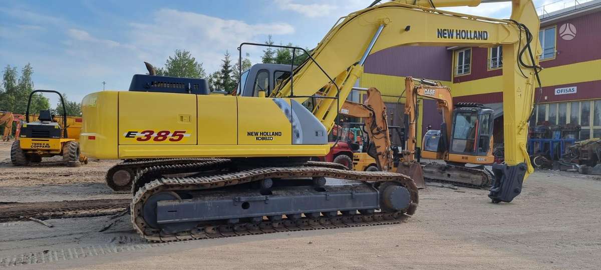 New Holland E385, экскаваторы