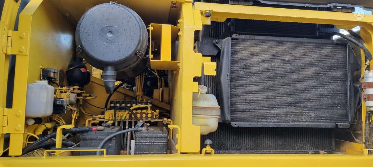 New Holland E385, экскаваторы
