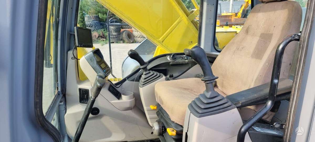 New Holland E385, экскаваторы