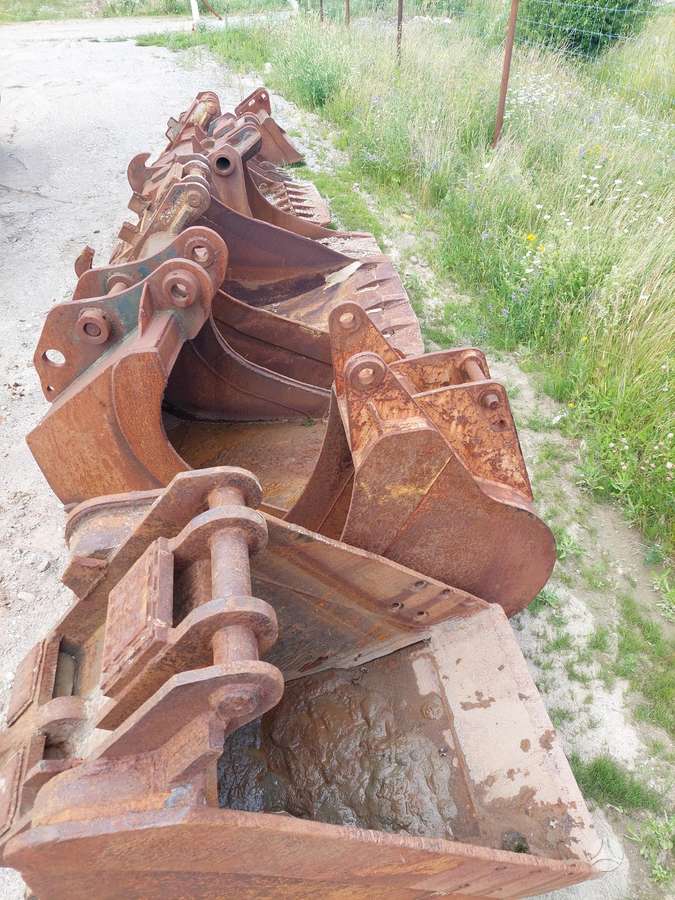 Volvo V, kaušai