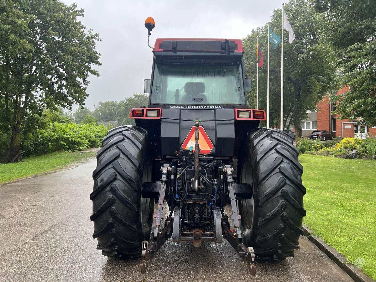 Case-IH Magnum 7110, tractors