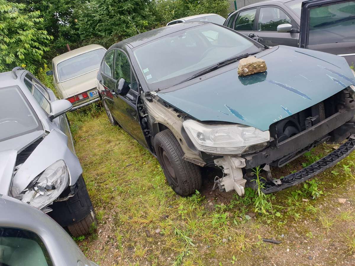 Citroen C5 dalimis. Visos priekio dalys yra