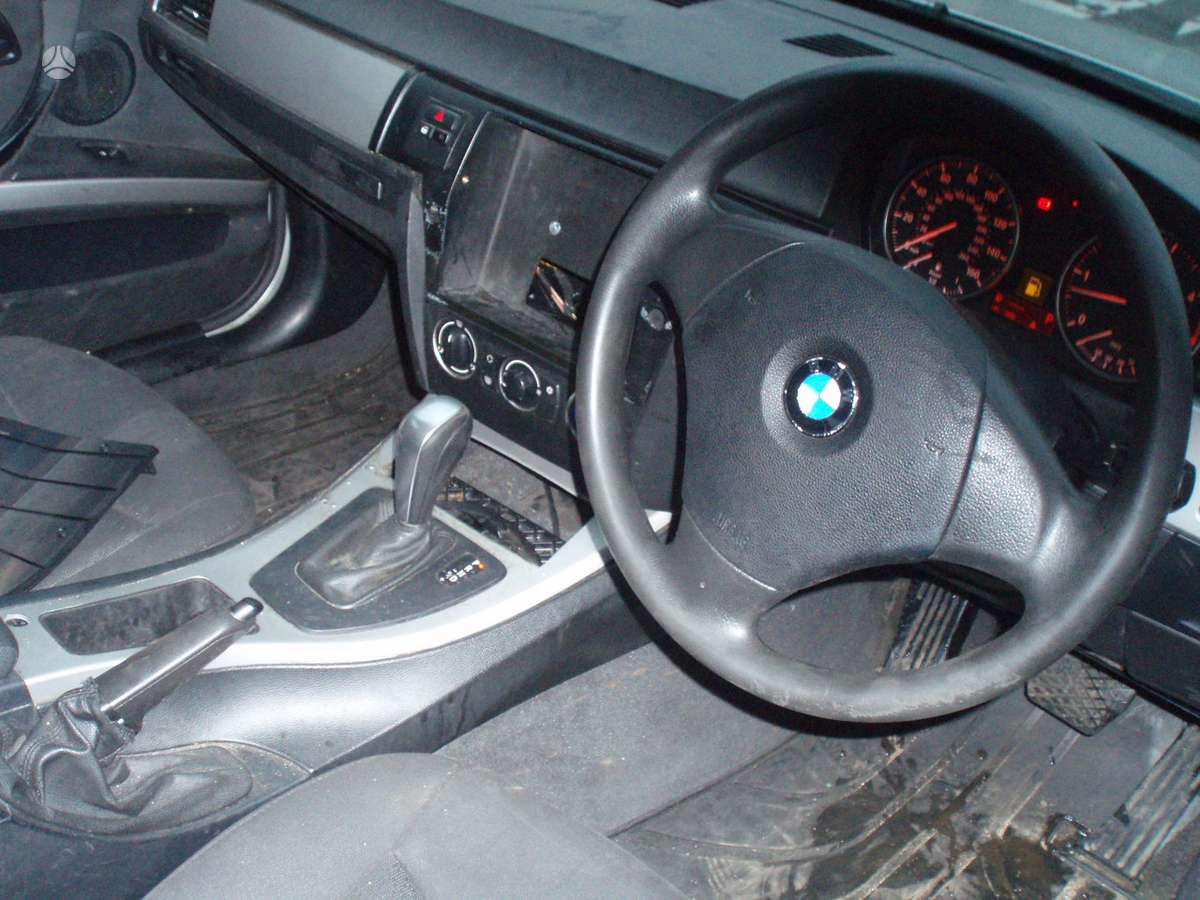 BMW 330 dalimis