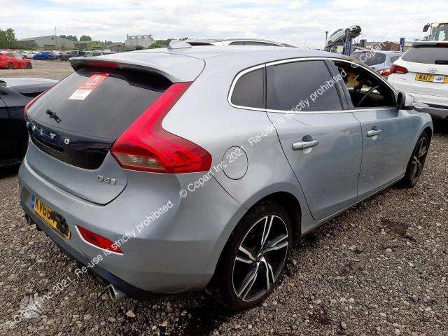 Volvo V40 dalimis