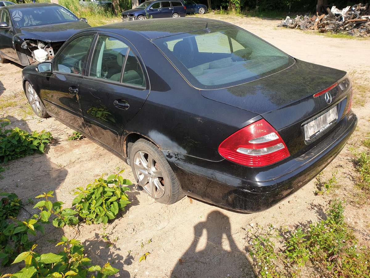 Mercedes-Benz E320 по частям
