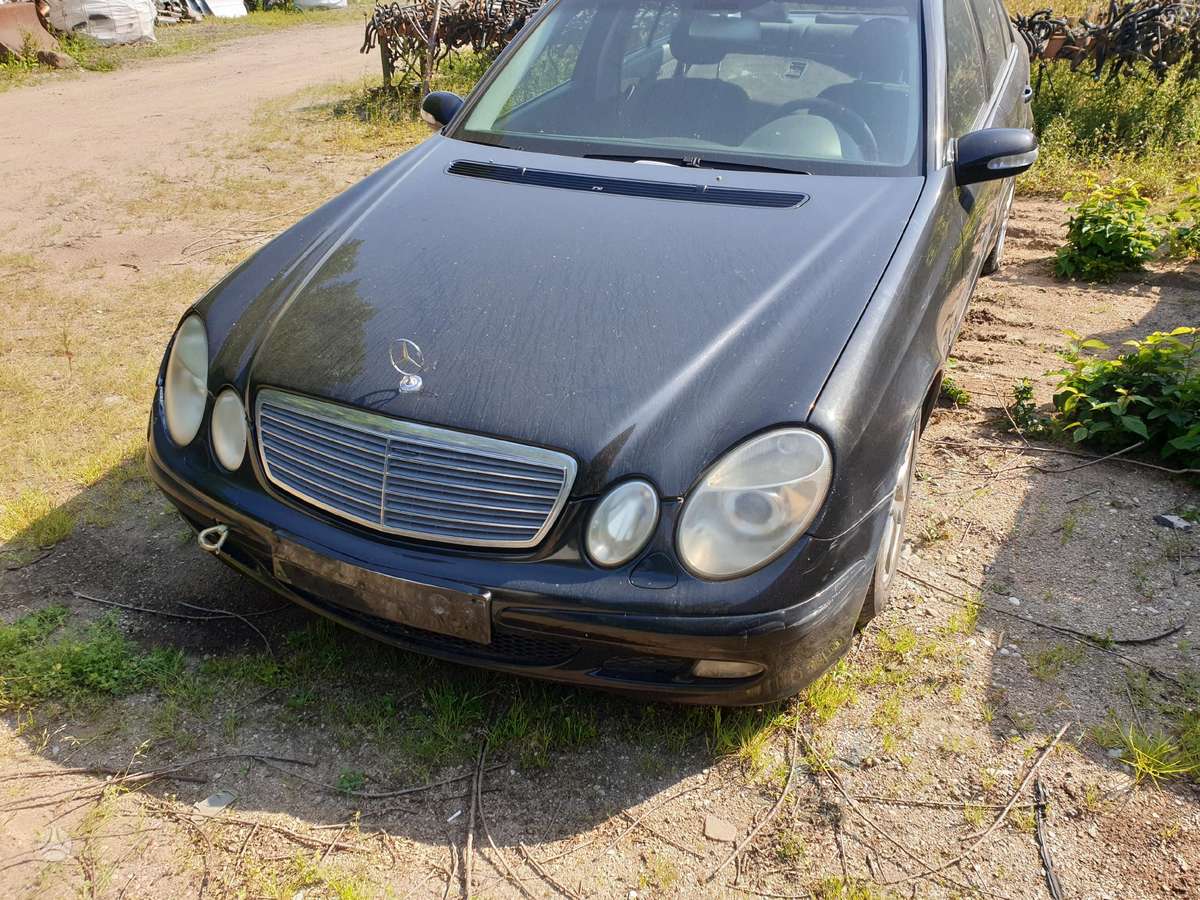 Mercedes-Benz E320 по частям