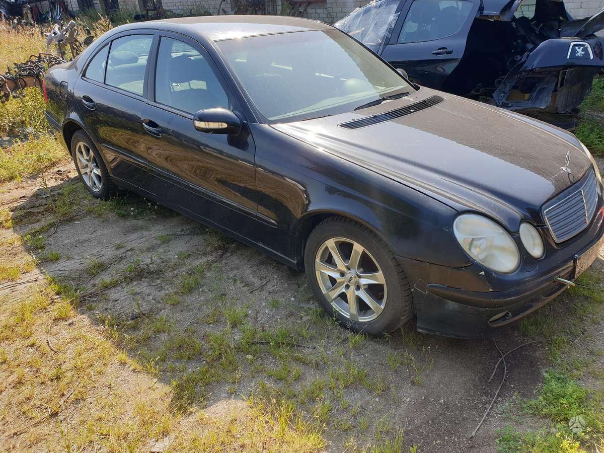 Mercedes-Benz E320 dalimis