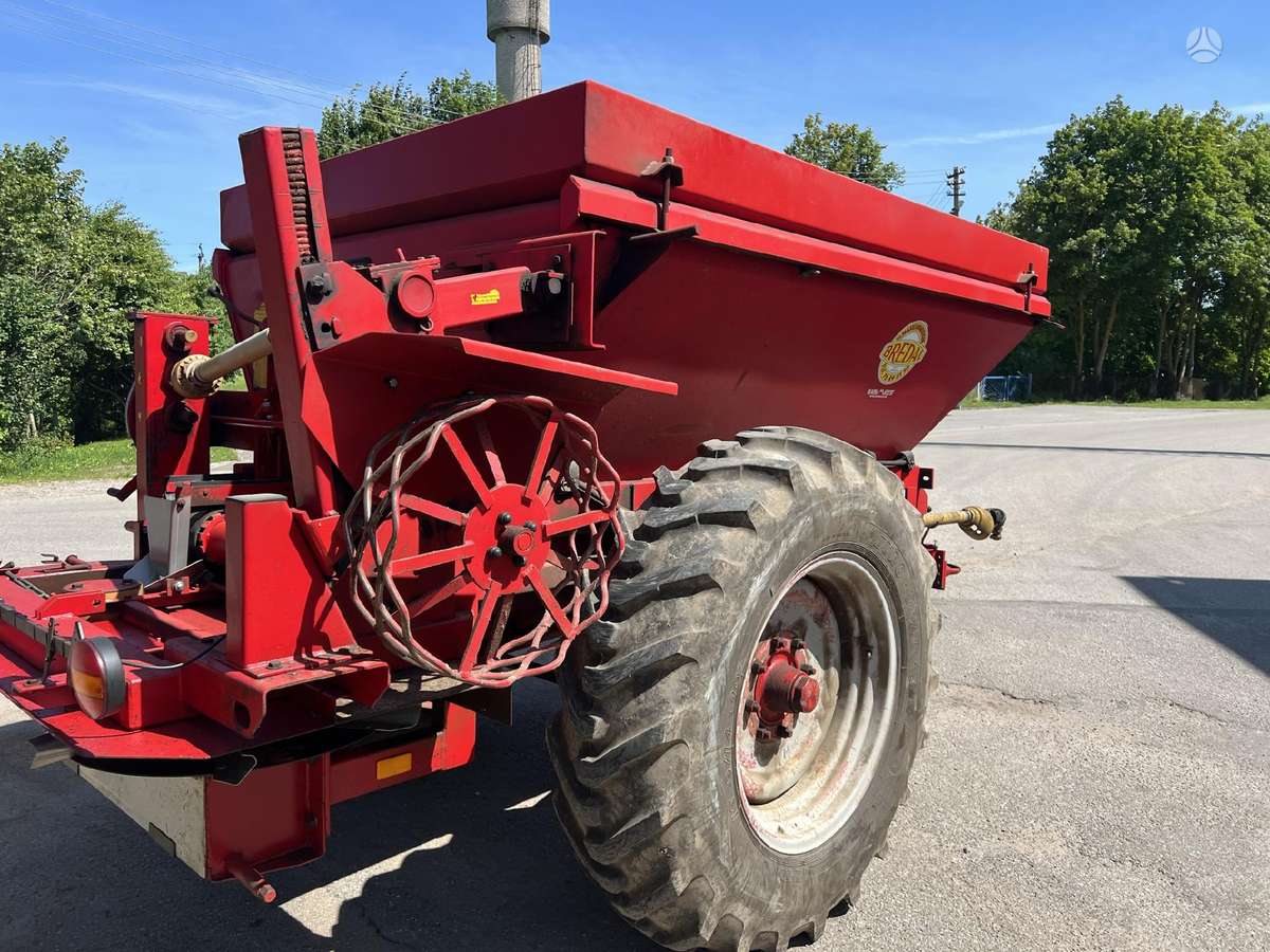 Bredal B4S, spreaders