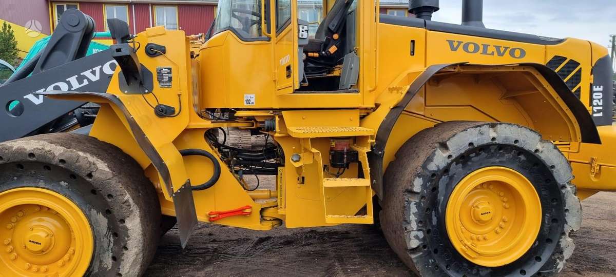 Volvo L120E, frontaliniai krautuvai