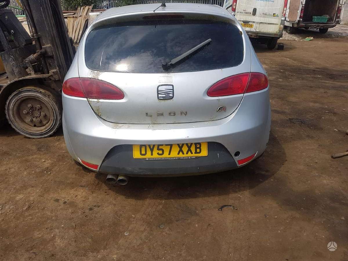 Seat Leon dalimis