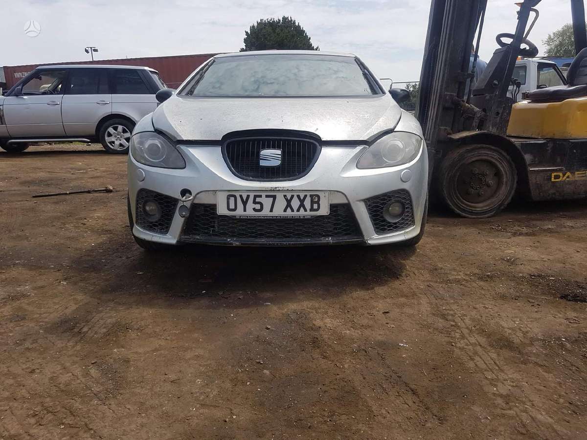 Seat Leon dalimis